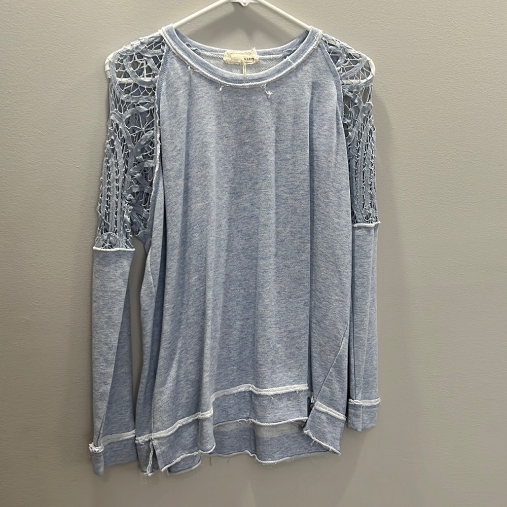 A’reve light blue sweatshirt